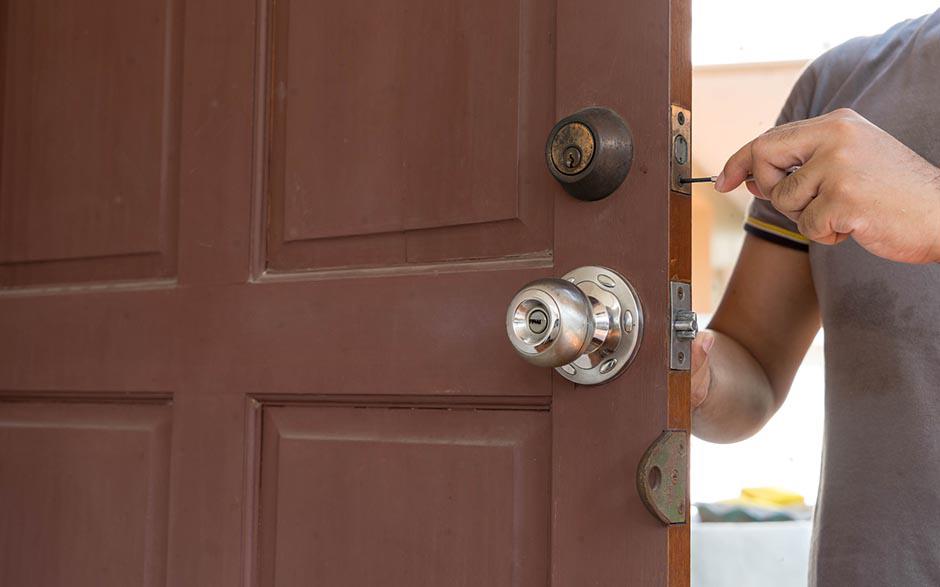 ouverture de porte claquée serrurier Mallemort